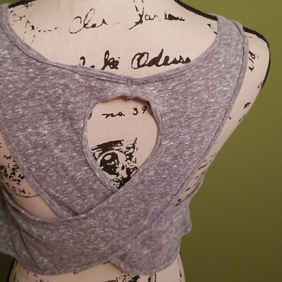 !Hollister Crop Top - Picture 4 of 5